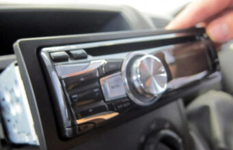 Haruskah radio AM diwajibkan di mobil?