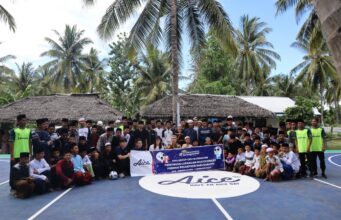 Perusahaan Aice Bangun Lapangan untuk Pondok Pesantren di Lombok Utara