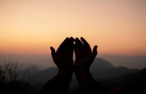 Bacaan Qunut Salat Subuh lengkap dengan tulisan arab dan latin