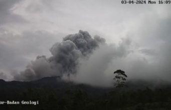 Merapi Luncurkan 20 Kali Guguran Lava, Waspadai Lahar dan Awan Panas Guguran