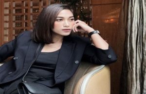 Uap Widya Bawa Nuansa 80-an Lewat Last Right One