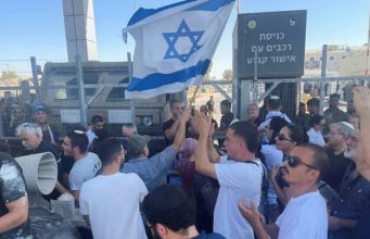 Protes di Israel Terkait Penyiksaan Tahanan Palestina Memicu Bentrokan dengan Polisi Militer