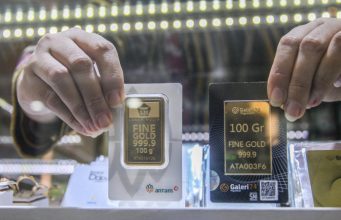Harga Emas Antam Hari Ini Anjlok Menjadi Rp1,386 Juta per gram