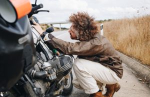 Ini Penyebab dan Cara Mengatasi Mesin Motor yang Overheat