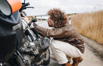 Ini Penyebab dan Cara Mengatasi Mesin Motor yang Overheat