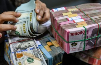 Rupiah Merosot saat Pasar Khawatirkan Ekonomi AS