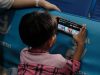 Moms, Yuk Kenali Dampak Pemberian Gadget pada Anak di Era Digital