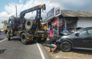 Tabrakan Terios Vs Truk Hino Terjadi di Tasikmalaya, Sopir Terjepit