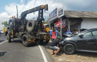 Tabrakan Terios Vs Truk Hino Terjadi di Tasikmalaya, Sopir Terjepit