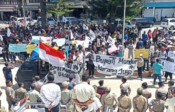 Ratusan Warga Tuding Penjabat Bupati Tapanuli Utara Berpihak