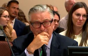 Hakim Membatalkan Tuduhan Pembunuhan Tidak Sengaja Terhadap Alec Baldwin