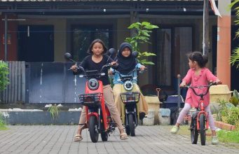 Amankan Membiarkan Anak Bermain Sepeda Listrik