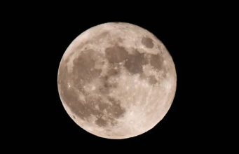 Supermoon Capai Puncak Malam Ini, Sambutlah Blue Moon yang Memesona