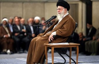 Khamenei Memperingatkan Kemurkaan Tuhan jika Iran tidak Membalas Israel
