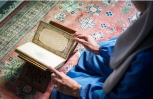 Hukum Wanita Haid Membaca Al-Qur’an Dalam Madzhab Syafii