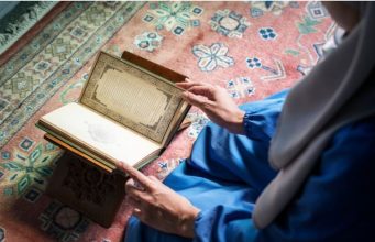 Hukum Wanita Haid Membaca Al-Qur’an Dalam Madzhab Syafii