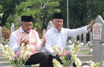 Sebelum Daftar ke KPU, Ahmad Syaikhu dan Ilham Ziarah ke Makam BJ Habibie