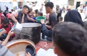 Warga Gaza tercekik oleh meroketnya harga bahan kayu sejak pecahnya perang