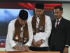 Sebelum Daftar ke KPU Kota Tangerang Faldo-Fadhlin Tabur Bunga di TMP Taruna