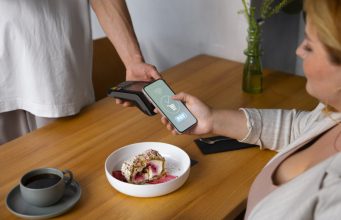 Ke Eropa Ini Panduan Memberi Tip yang Perlu Diketahui