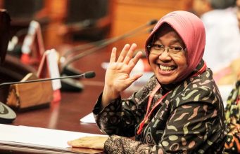 Risma Bungkam Ditanya Rencana Mundur dari Kabinet