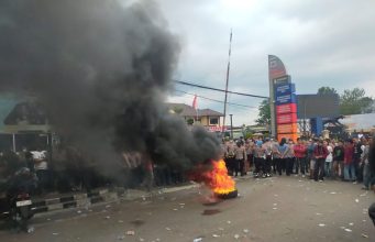 Mahasiswa dan Santri Tasikmalaya Tuntut Komandan Brimob dan Kapolres Mundur