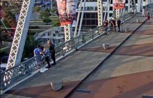 Detik-detik Jon Bon Jovi Selamatkan Perempuan yang hendak Bunuh Diri di Jembatan Nashville