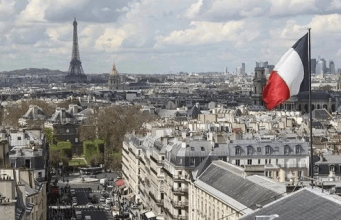 Sebuah Gedung di Paris Terbakar