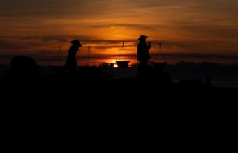 Jadwal Imsak dan Subuh Surabaya Hari ini 21 Februari 2026