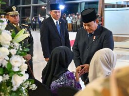 Prabowo Beri Penghormatan Terakhir untuk 3 Prajurit yang Gugur di Libanon