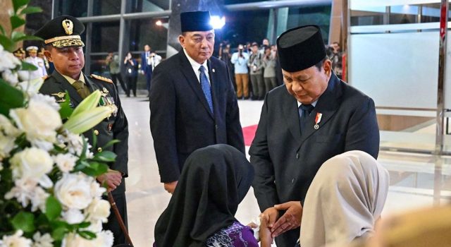 Prabowo Beri Penghormatan Terakhir untuk 3 Prajurit yang Gugur di Libanon