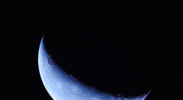 Warna-warni di Permukaan Bulan Viral, Ini Penjelasan Ilmiah