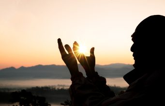 10 Manfaat Amalan Puasa Senin Kamis, Lengkap dengan Bacaan Niat
