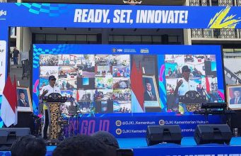 Menkum Supratman Serahkan 9 Sertifikat Kekayaan Intelektual, termasuk Milik Kemenpora