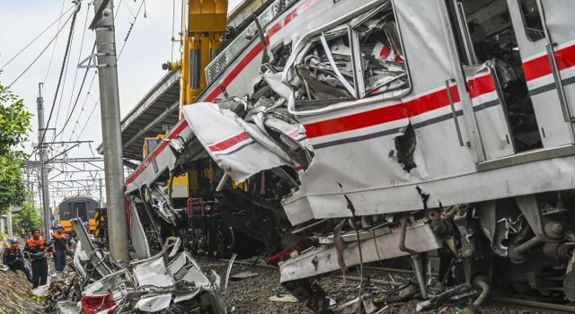 Daftar 10 Jenazah Korban Tabrakan Kereta Stasiun Bekasi Timur Teridentifikasi