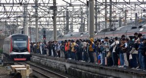 Elektrifikasi Jalur Kereta Jakarta-Cikampek hingga Cilegon Dimulai Mei 2026