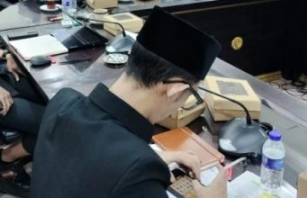 Viral Main Game dan Merokok saat Rapat Stunting, Anggota DPRD Jember Dipanggil Mahkamah Partai Gerindra