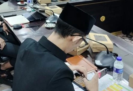 Viral Main Game dan Merokok saat Rapat Stunting, Anggota DPRD Jember Dipanggil Mahkamah Partai Gerindra
