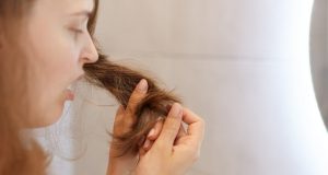 9 Tips Mengatasi Rambut Kering