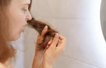 9 Tips Mengatasi Rambut Kering